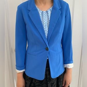 Cute Blazer in ultramarine blue.